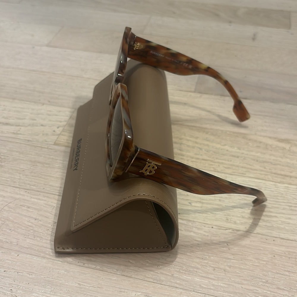 NIB Burberry BE4327 Delilah Sunglasses in Brown - Picture 4 of 9